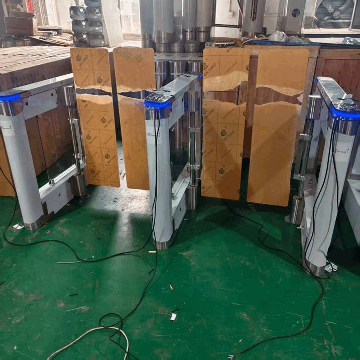 Barrera Batiente Automática – Sistema de Control de Acceso de Alto Rendimiento para Entradas Seguras de Edificios Corporativos2